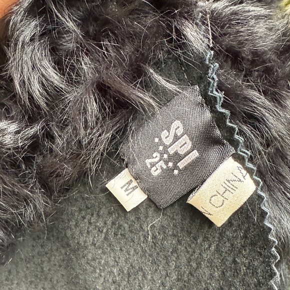 Vintage Women's Black Shearling Jacket - Picture 12 of 12